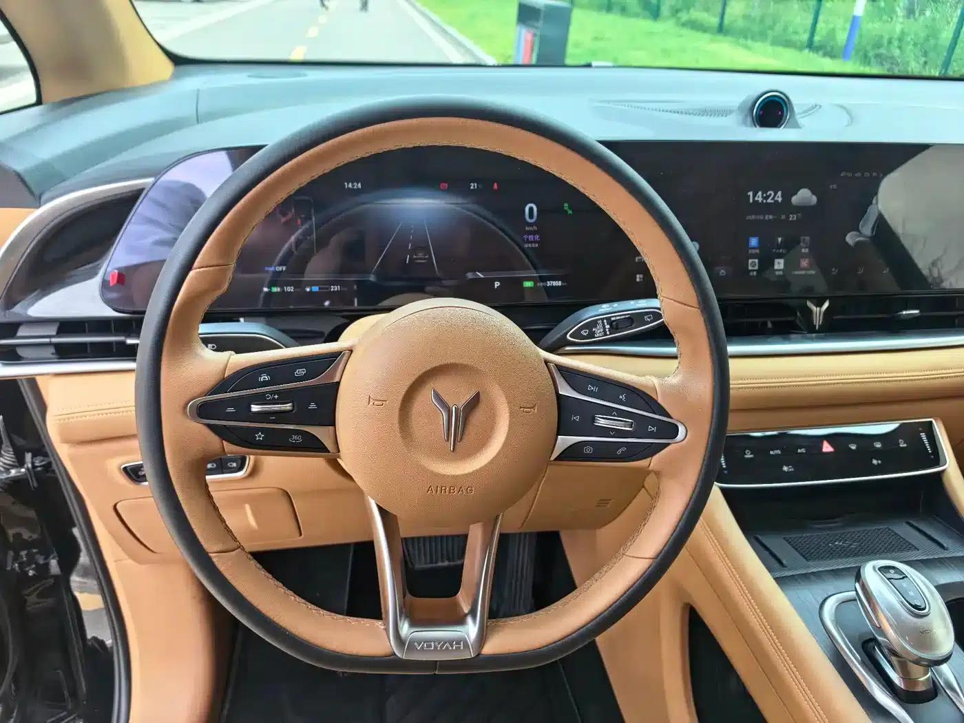Voyah Dreamer 2024 PHEV Extended Range Premium Edition — миниатюра 5