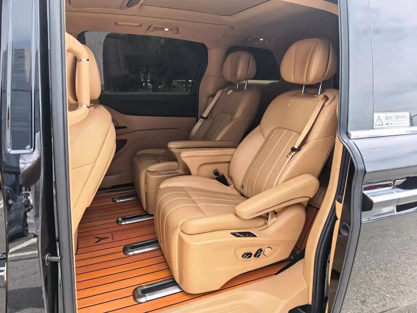 Voyah Dreamer 2024 PHEV Extended Range Premium Edition — миниатюра 7