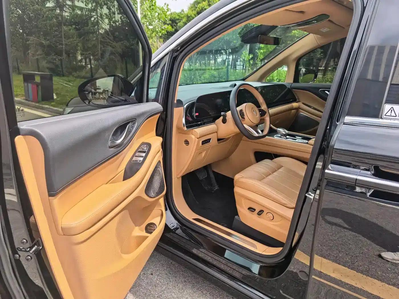 Voyah Dreamer 2024 PHEV Extended Range Premium Edition — миниатюра 9