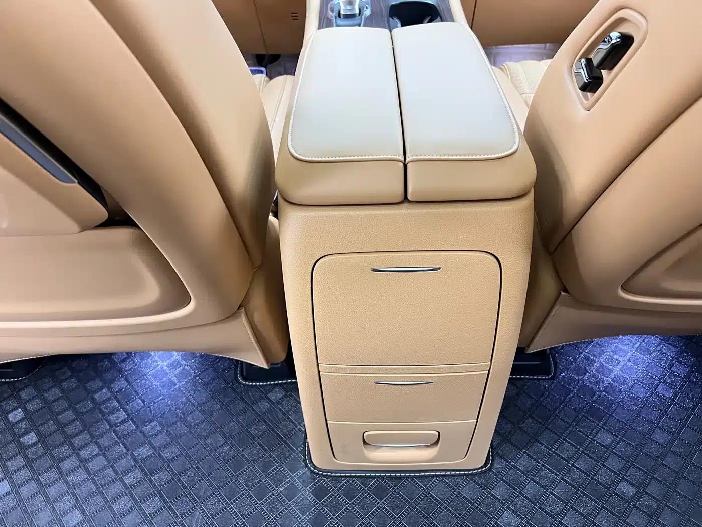 Voyah Dreamer 2022 Zero Carbon Edition with Dream+ Smart Enjoyment Range Package: 605km — миниатюра 20