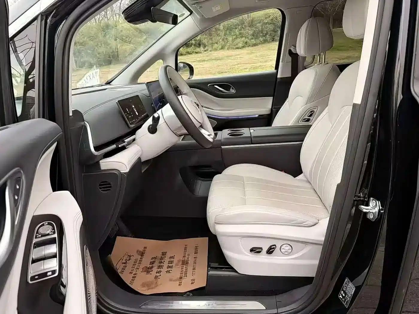 Voyah Dreamer 2025 PHEV 4WD Premium Kunpeng Edition — миниатюра 4