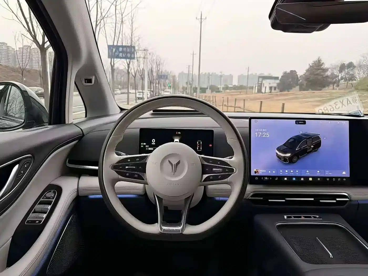 Voyah Dreamer 2025 PHEV 4WD Premium Kunpeng Edition — миниатюра 7
