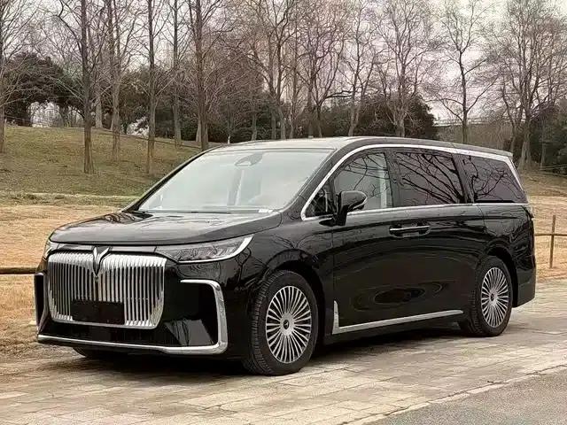 Voyah Dreamer 2025 PHEV 4WD Premium Kunpeng Edition