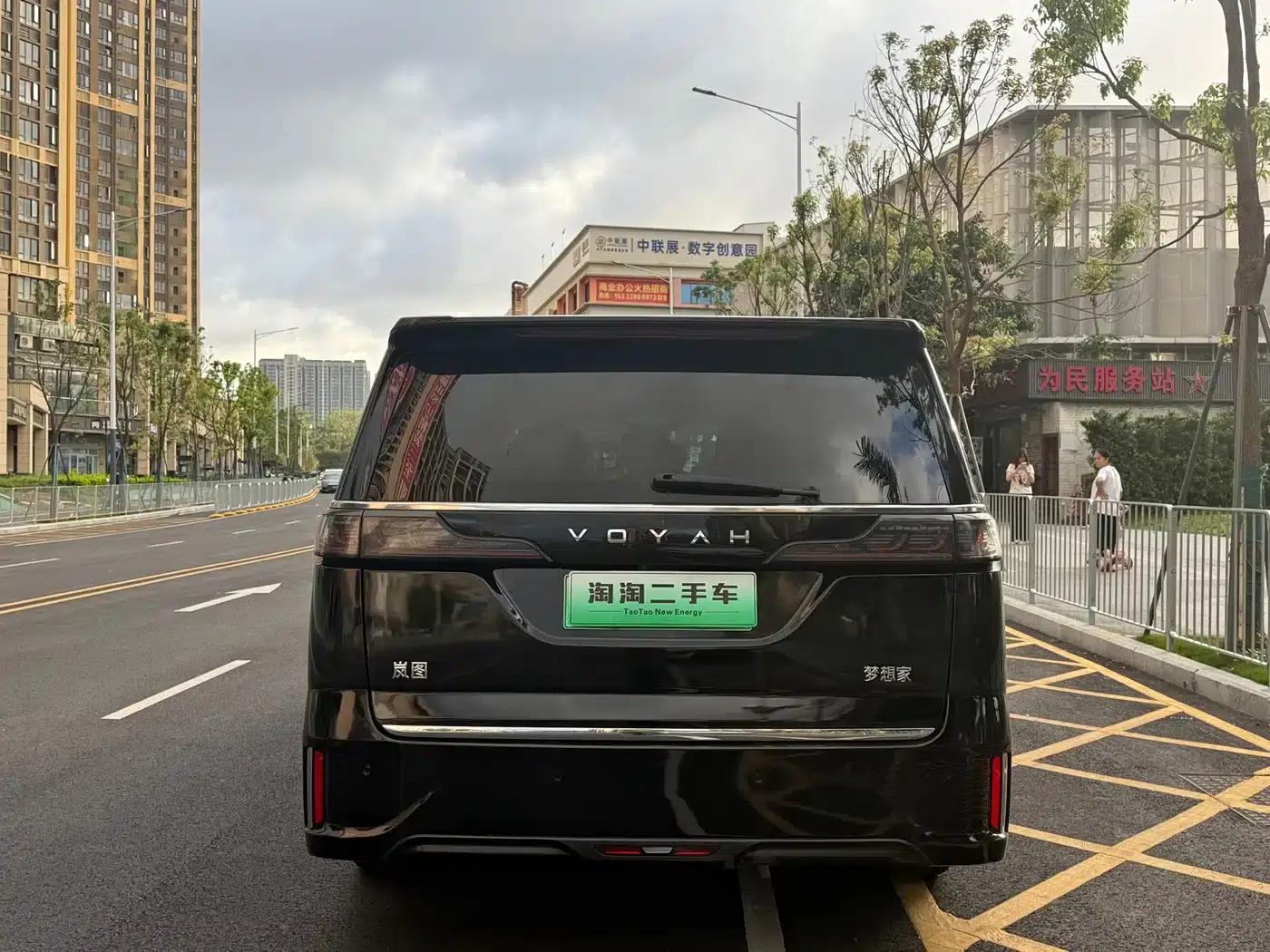 Voyah Dreamer 2024 EV Extended Range Superior Edition — миниатюра 4