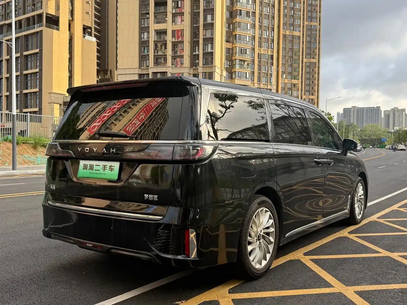 Voyah Dreamer 2024 EV Extended Range Superior Edition — миниатюра 5