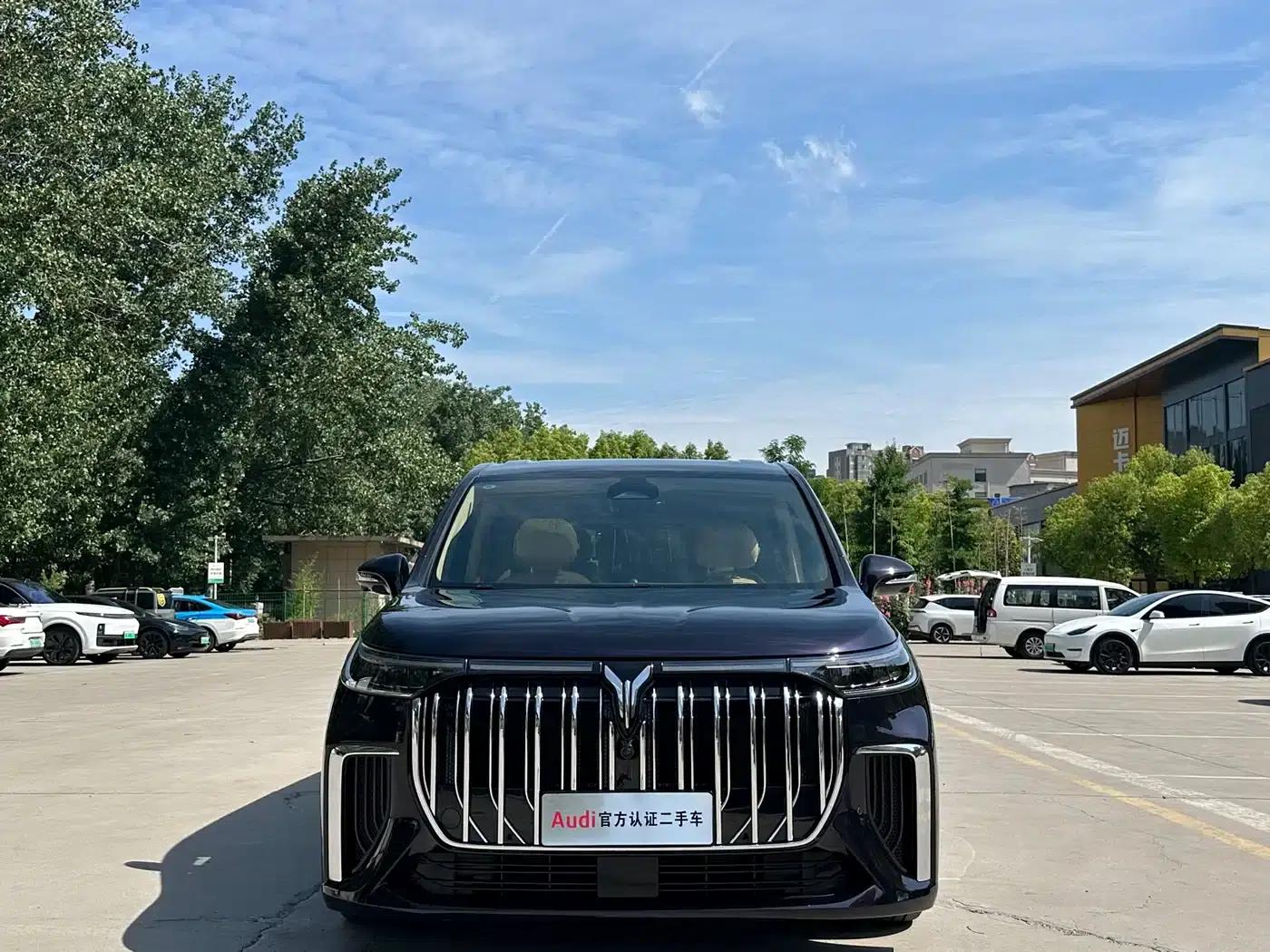 Voyah Dreamer 2024 PHEV Long Range Flagship Edition — миниатюра 2