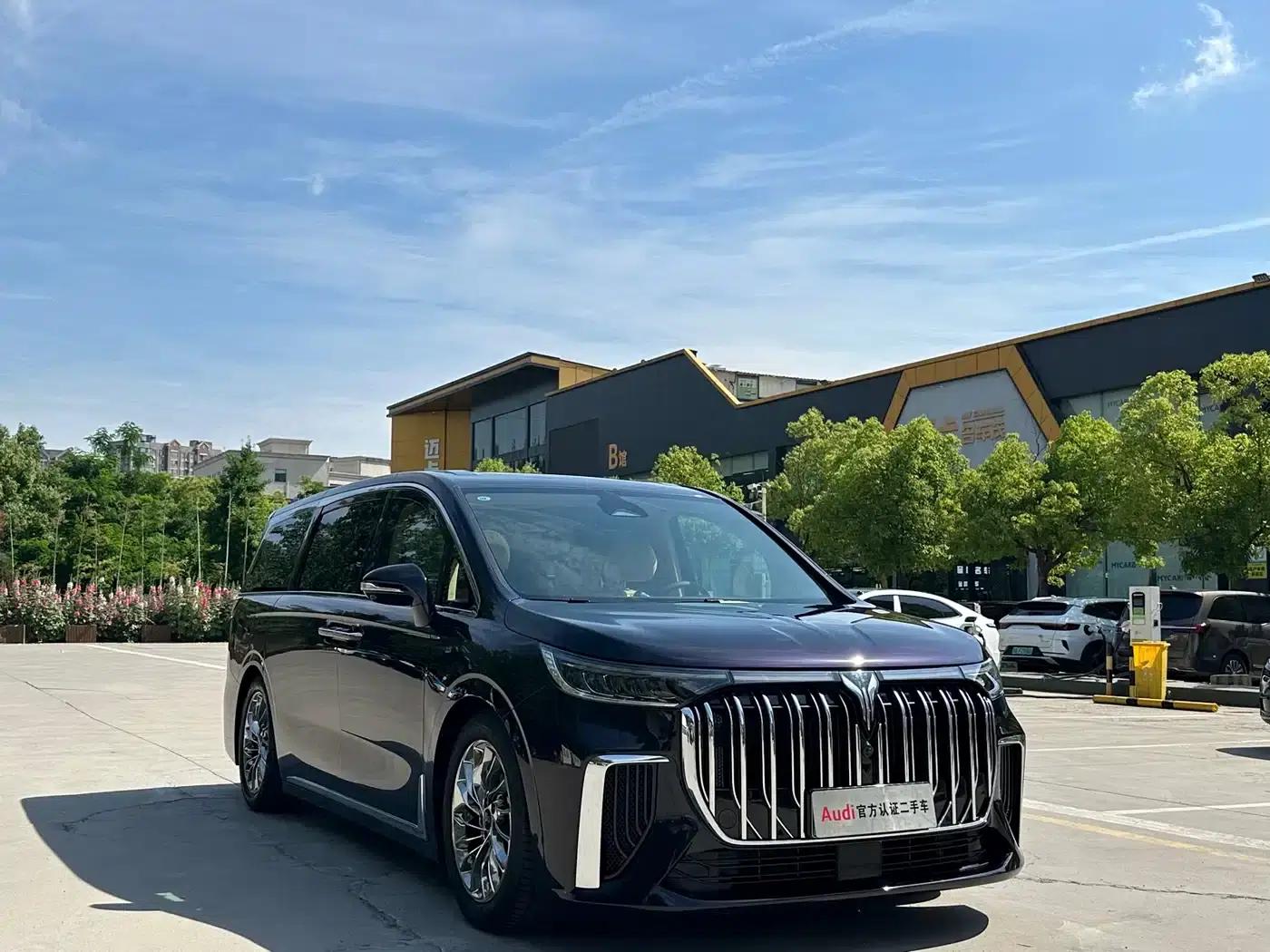 Voyah Dreamer 2024 PHEV Long Range Flagship Edition — миниатюра 3