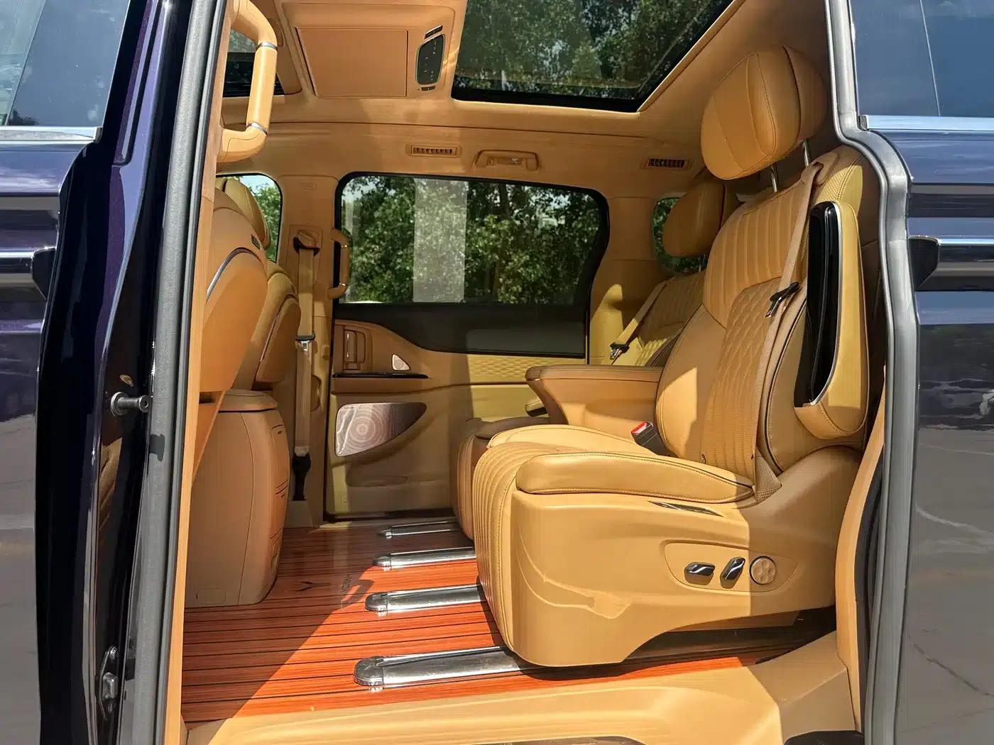 Voyah Dreamer 2024 PHEV Long Range Flagship Edition — миниатюра 5