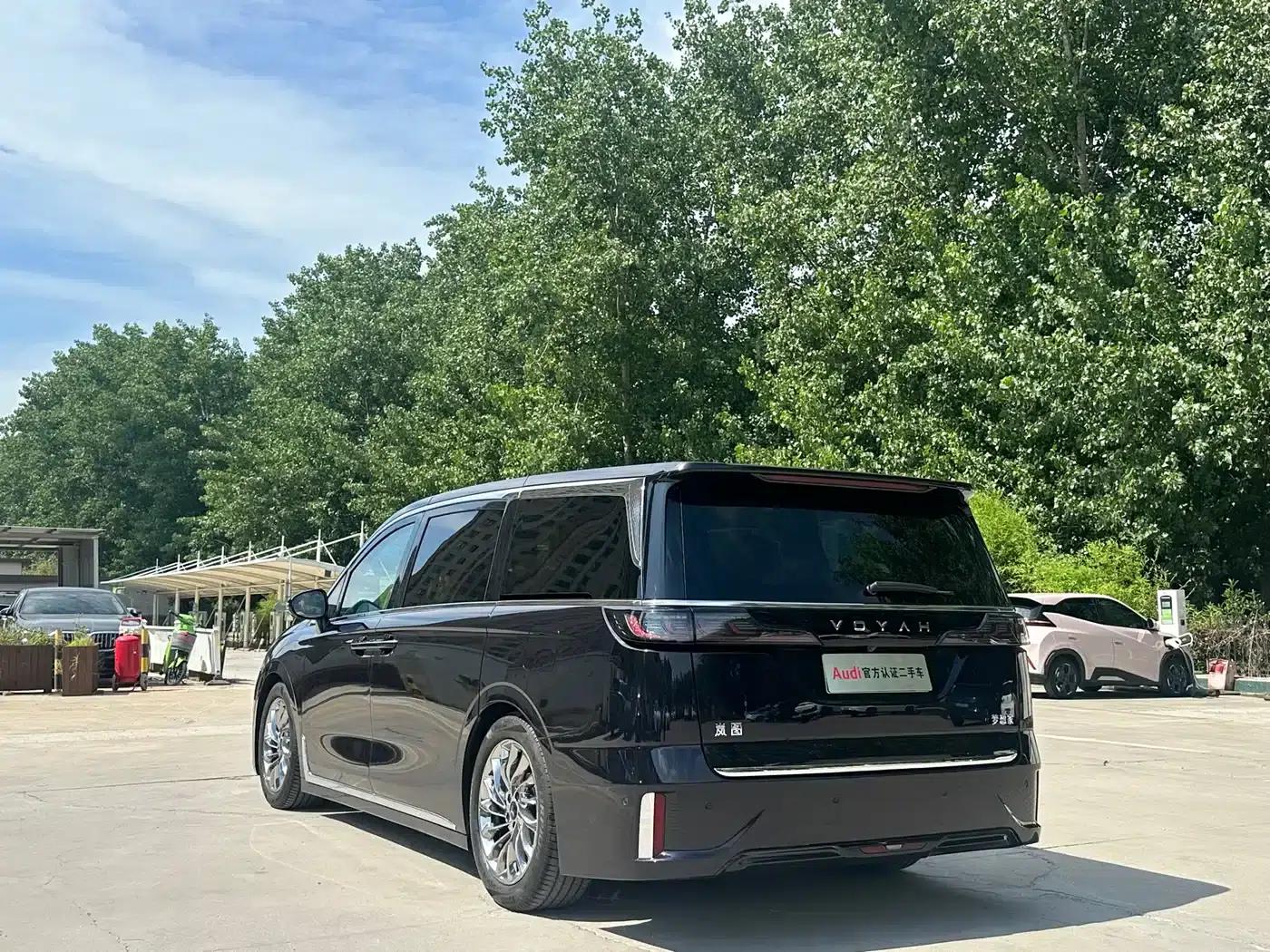 Voyah Dreamer 2024 PHEV Long Range Flagship Edition — миниатюра 7