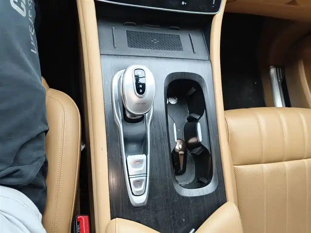 Voyah Dreamer 2024 PHEV Extended Range Premium Edition — миниатюра 14