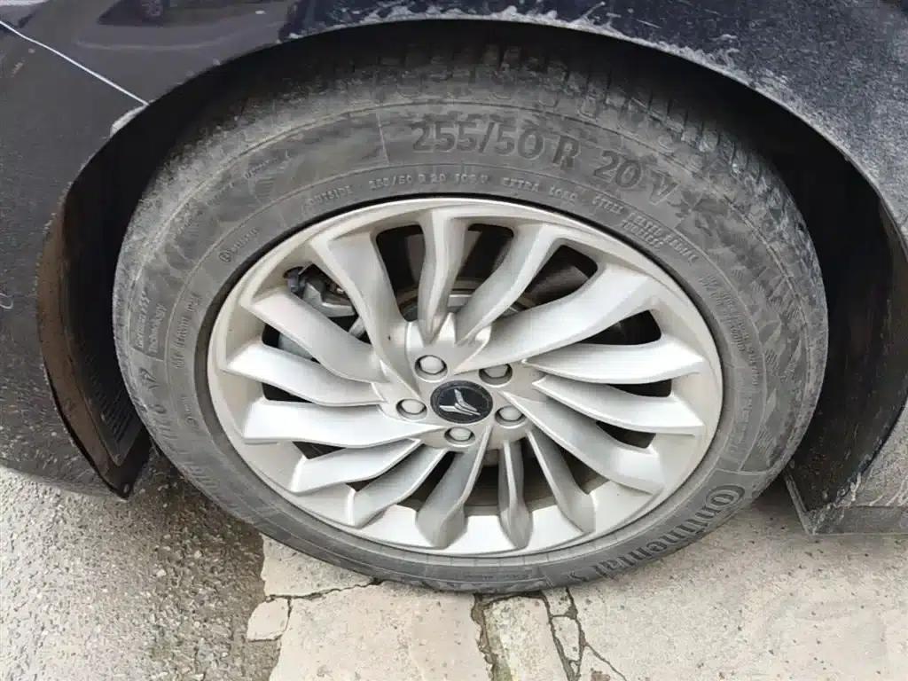 Voyah Dreamer 2024 PHEV Extended Range Premium Edition — миниатюра 23
