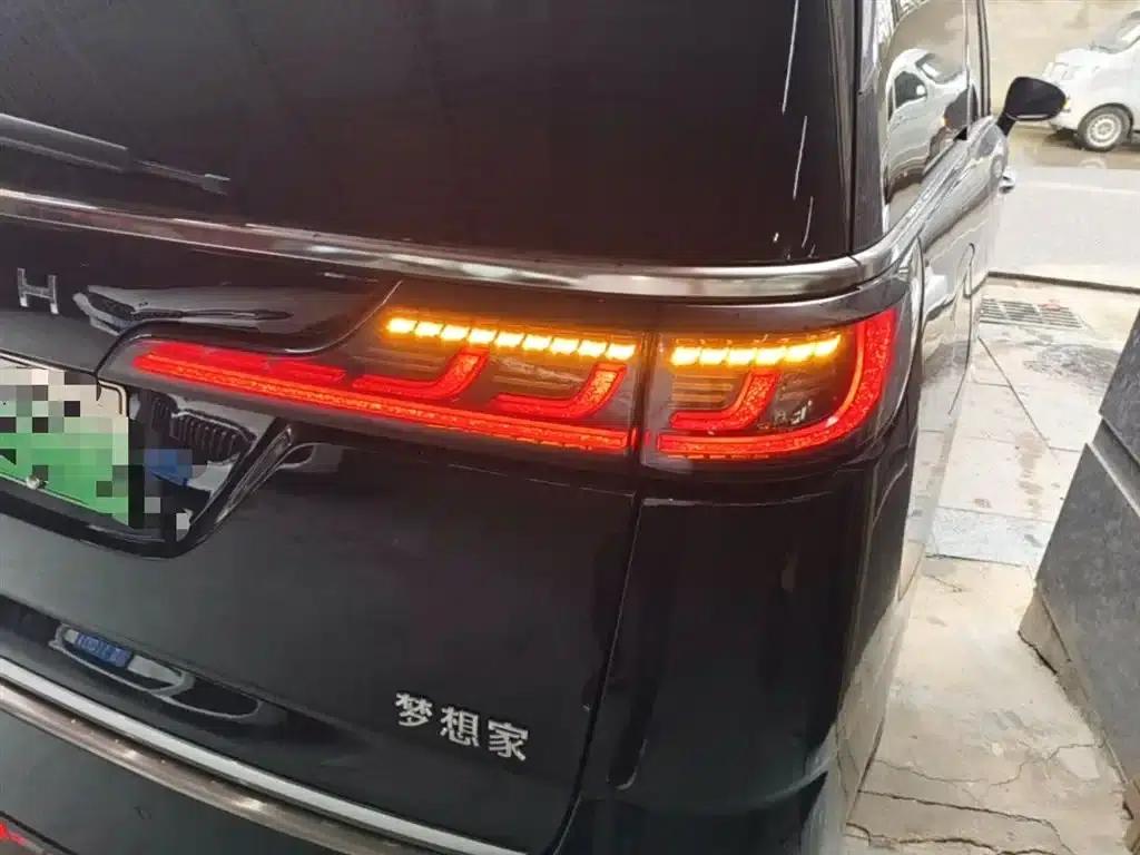 Voyah Dreamer 2024 PHEV Extended Range Premium Edition — миниатюра 8