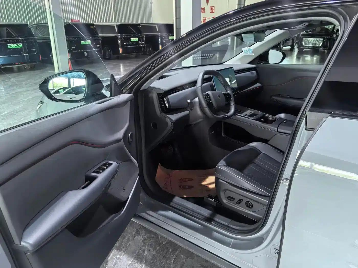 Voyah Smart Edition 2024 Model with Extended Range — миниатюра 6
