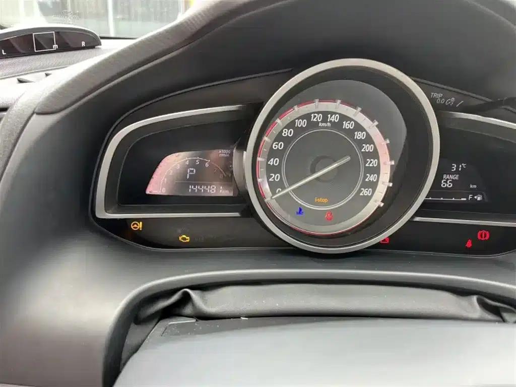 Mazda3 Axela 2014 Sedan 1.5L Automatic Comfort — миниатюра 11