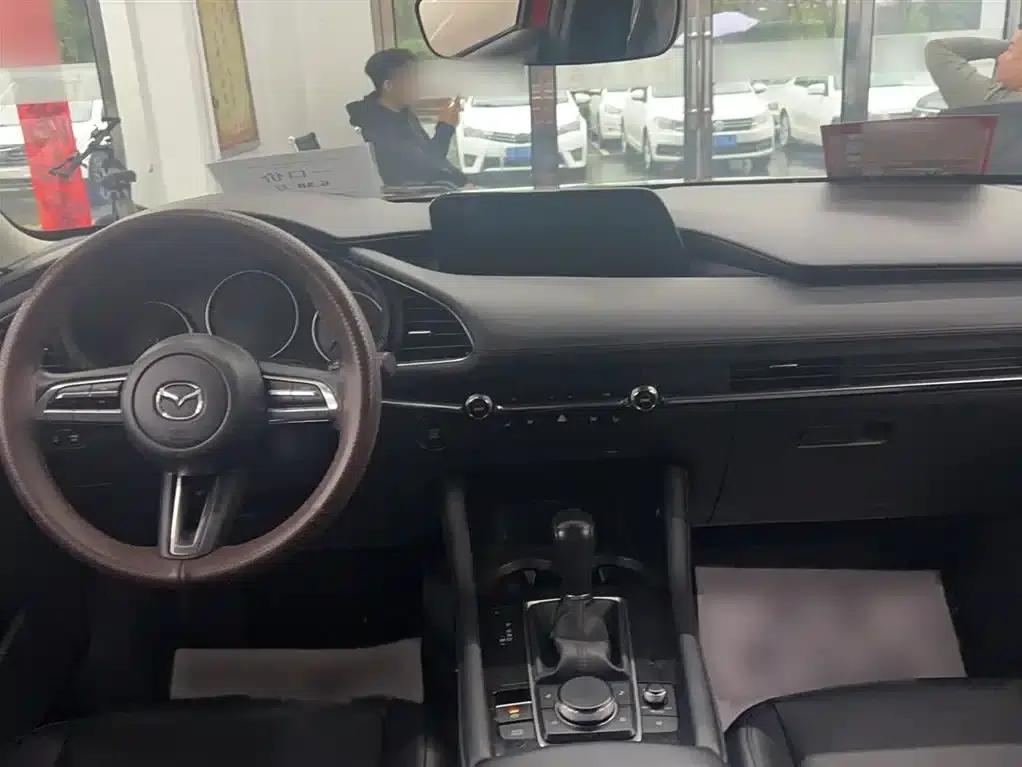 Mazda3 Axela 2021 2.0L Automatic Premium Edition — миниатюра 12