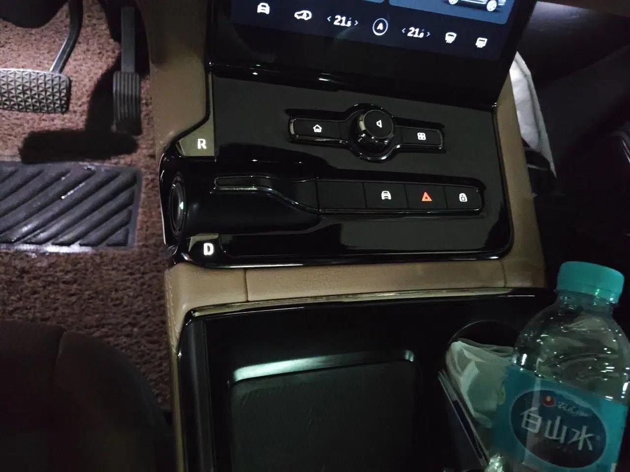 Nio ES8 2020 415 km Range 6-Seater Version — миниатюра 15