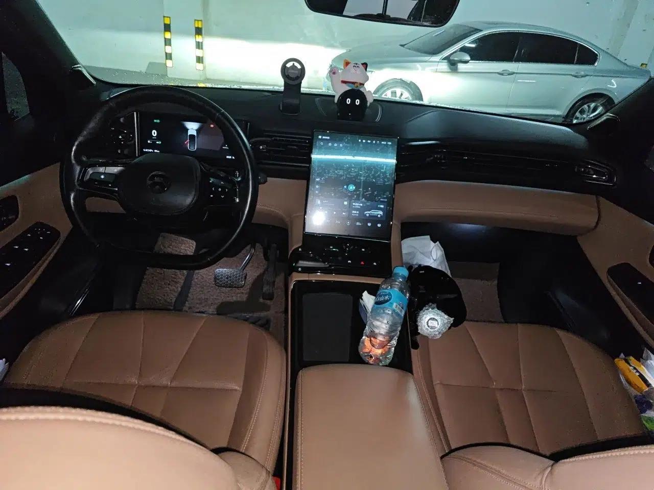 Nio ES8 2020 415 km Range 6-Seater Version — миниатюра 10