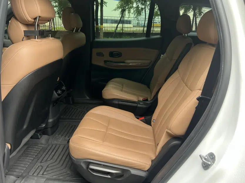 Nio ES8 2020 580 km Range Signature Edition Six-Seater Version — миниатюра 21