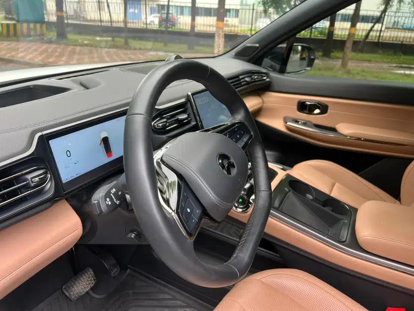Nio ES8 2020 580 km Range Signature Edition Six-Seater Version — миниатюра 22