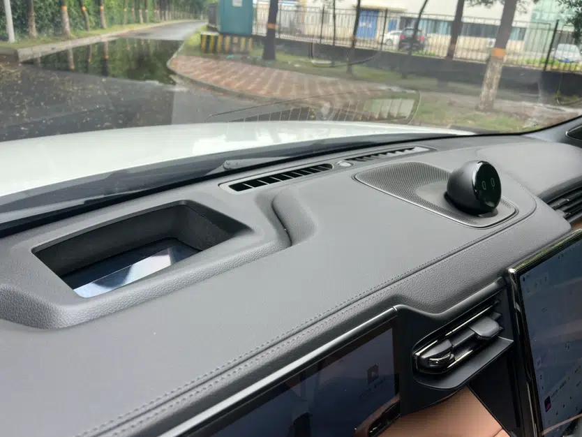 Nio ES8 2020 580 km Range Signature Edition Six-Seater Version — миниатюра 24