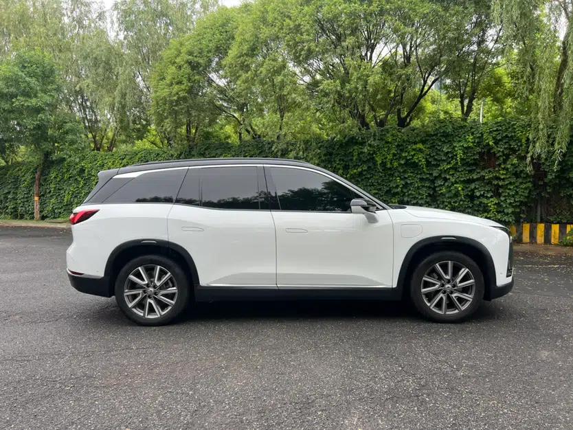 Nio ES8 2020 580 km Range Signature Edition Six-Seater Version — миниатюра 4