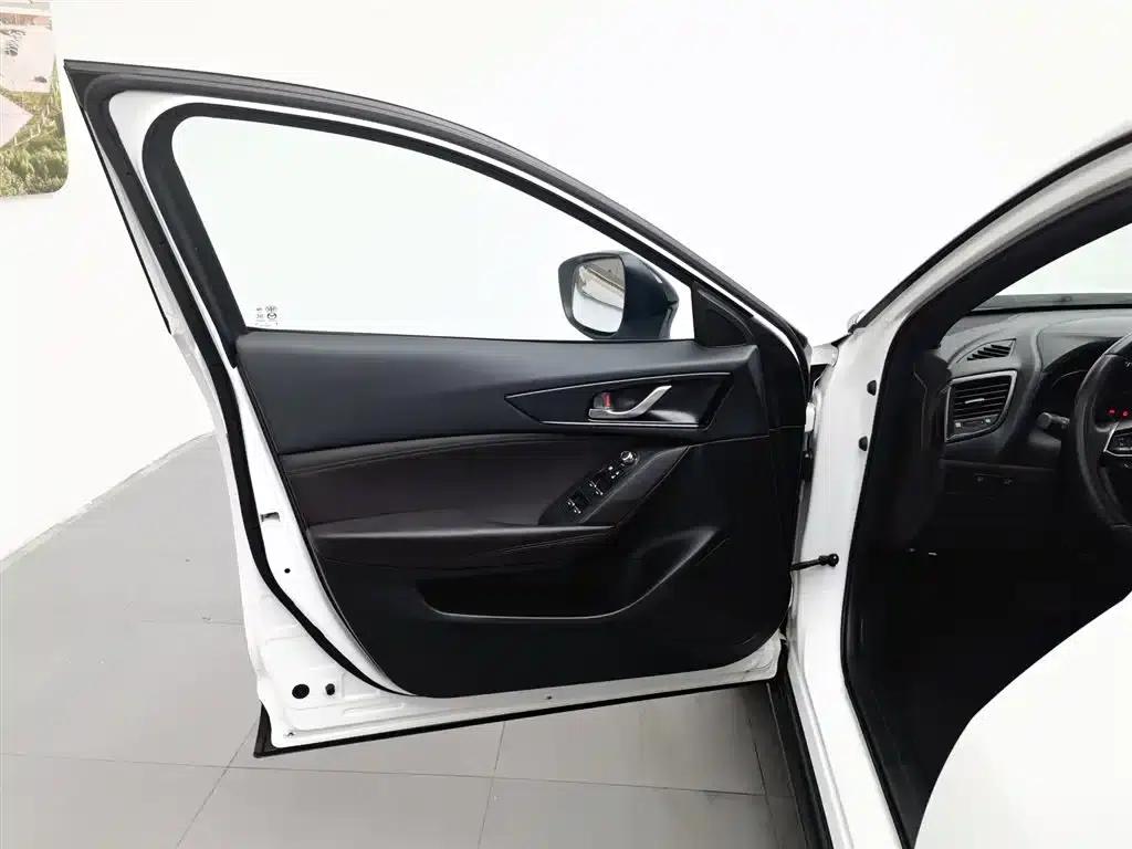 Mazda CX-4 2020 2.5L Automatic 2WD Blue Sky Driving Fun Edition — миниатюра 8
