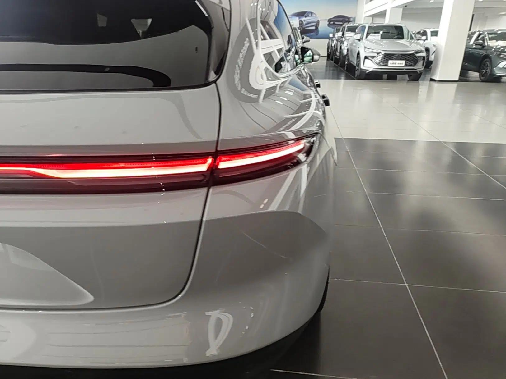 Nio ET5T 2024 75kWh Touring — миниатюра 7