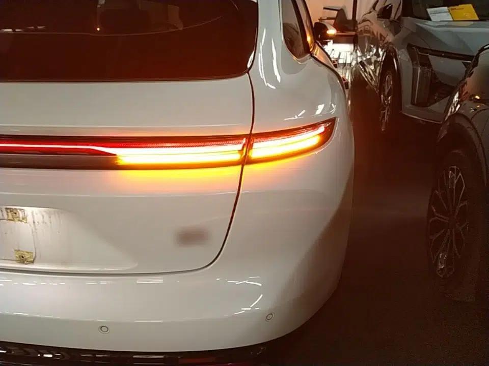 Nio ET5T 2025 75 kWh Touring — миниатюра 8