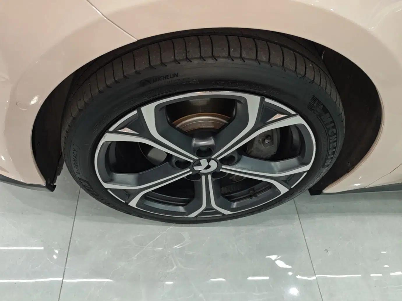 Nio ET5T 2024 75kWh Touring — миниатюра 8