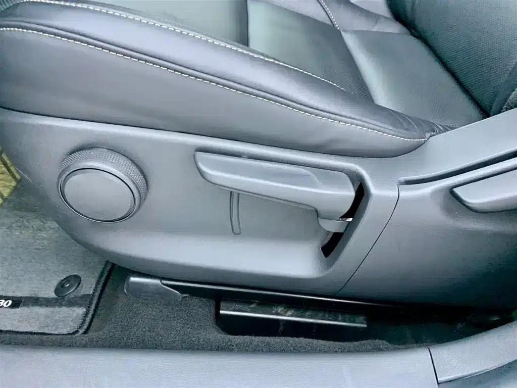 Mazda CX-30 2020 2.0L Automatic Comfort Edition — миниатюра 28