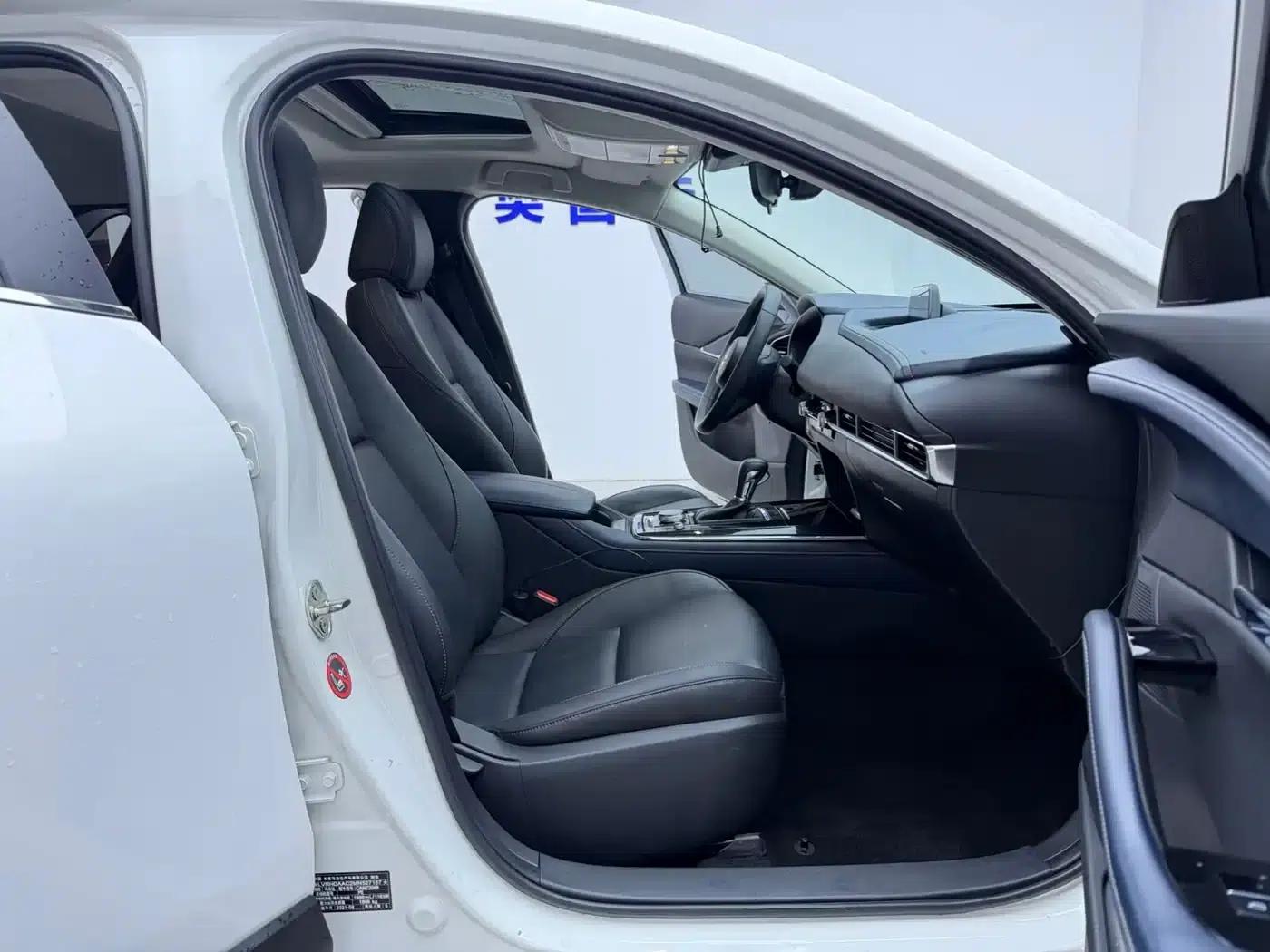 Mazda CX-30 2021 2.0L Automatic Premium Edition — миниатюра 16
