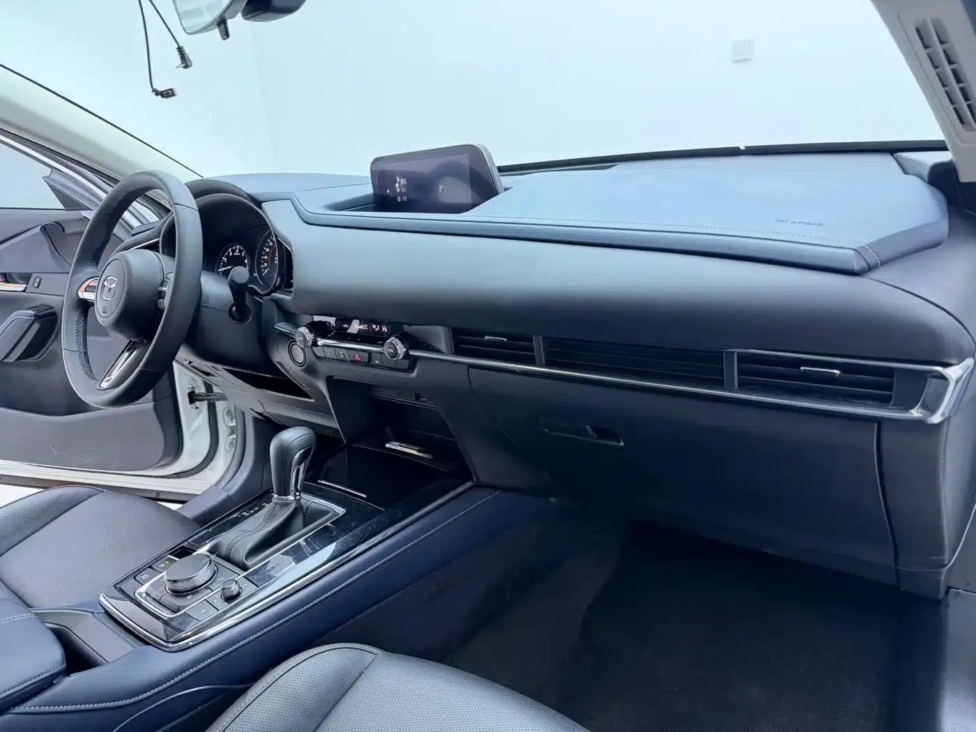 Mazda CX-30 2021 2.0L Automatic Premium Edition — миниатюра 17