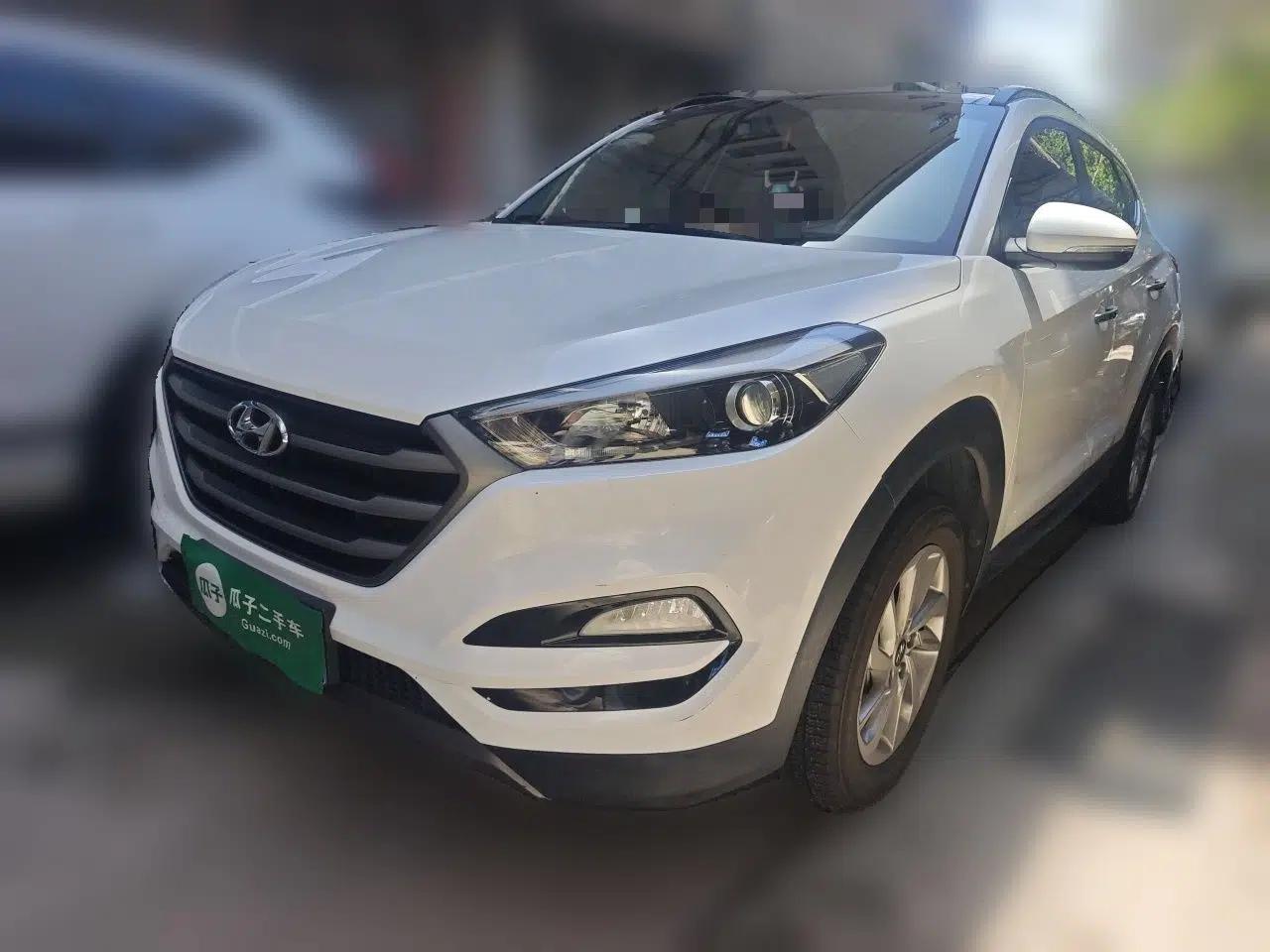 Hyundai Tucson 2015 2.0L Automatic Two-Wheel Drive Smart Version — миниатюра 1
