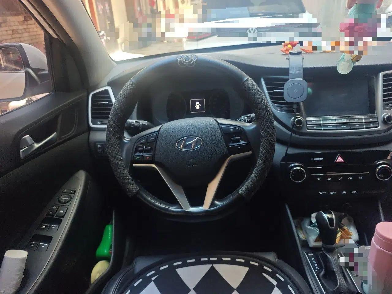 Hyundai Tucson 2015 2.0L Automatic Two-Wheel Drive Smart Version — миниатюра 11