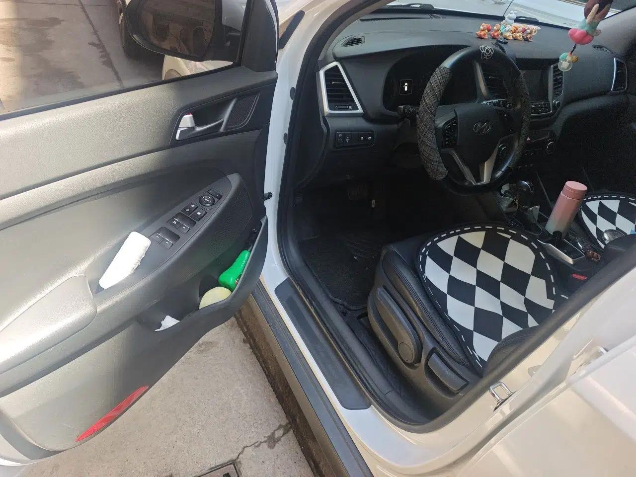 Hyundai Tucson 2015 2.0L Automatic Two-Wheel Drive Smart Version — миниатюра 17