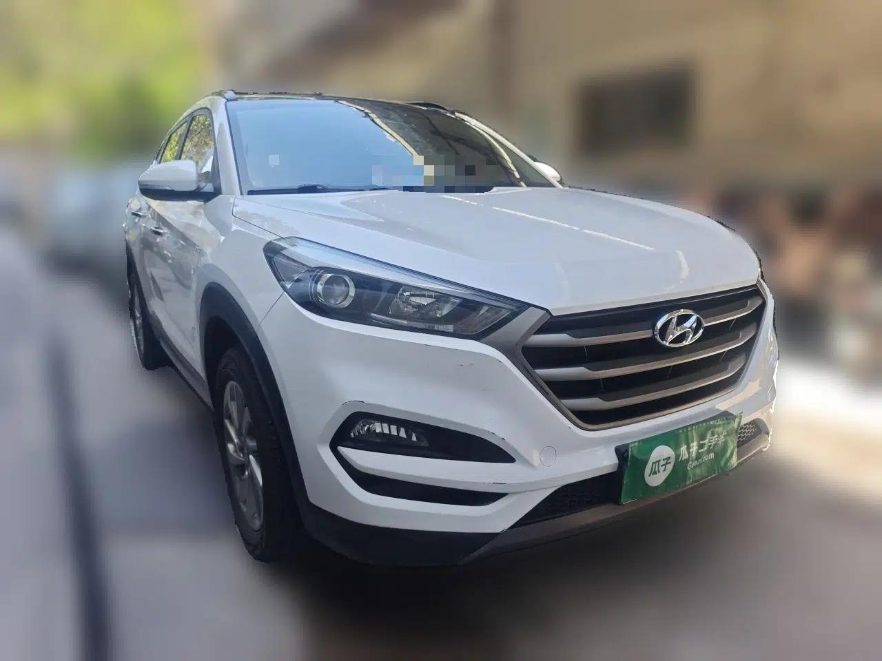 Hyundai Tucson 2015 2.0L Automatic Two-Wheel Drive Smart Version — миниатюра 3