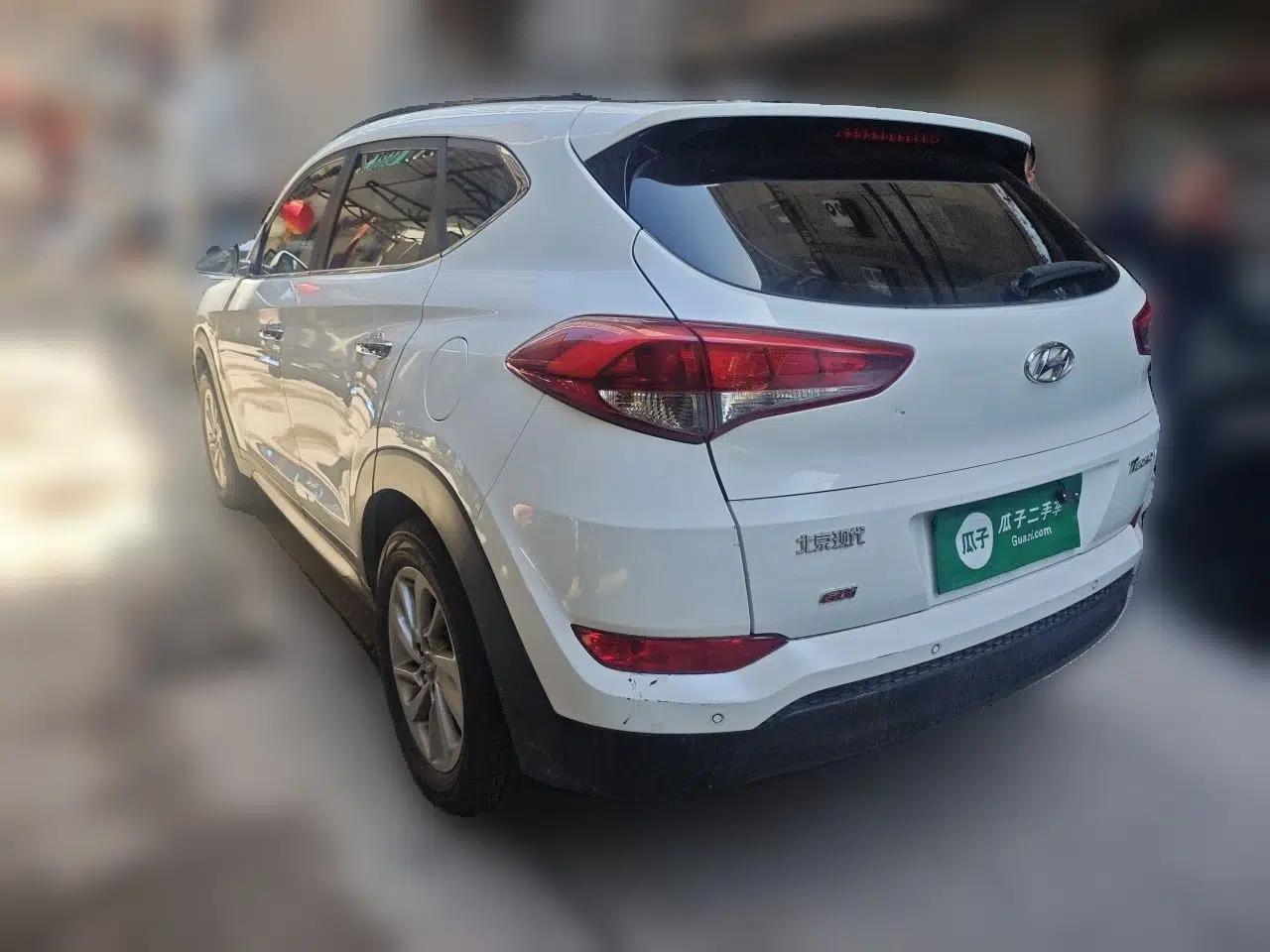 Hyundai Tucson 2015 2.0L Automatic Two-Wheel Drive Smart Version — миниатюра 4