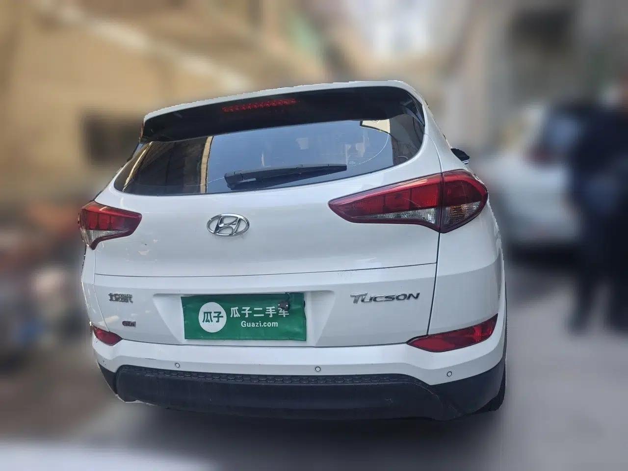Hyundai Tucson 2015 2.0L Automatic Two-Wheel Drive Smart Version — миниатюра 5