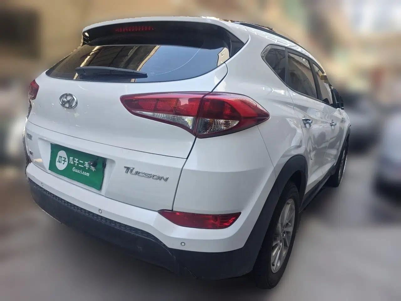 Hyundai Tucson 2015 2.0L Automatic Two-Wheel Drive Smart Version — миниатюра 6