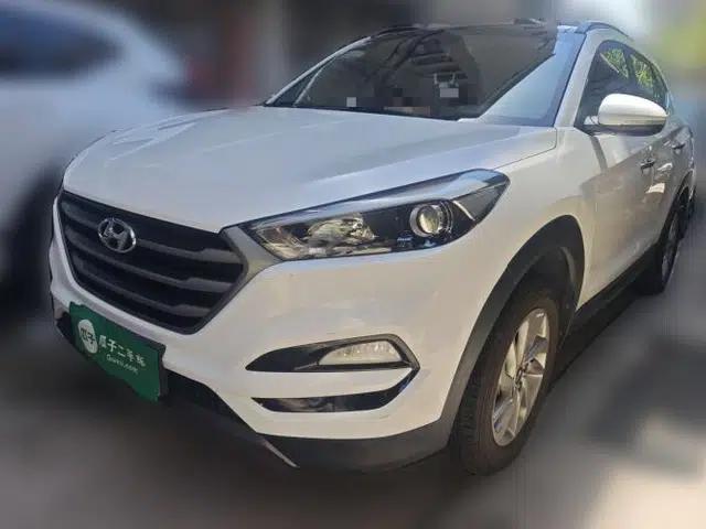 Hyundai Tucson 2015 2.0L Automatic Two-Wheel Drive Smart Version