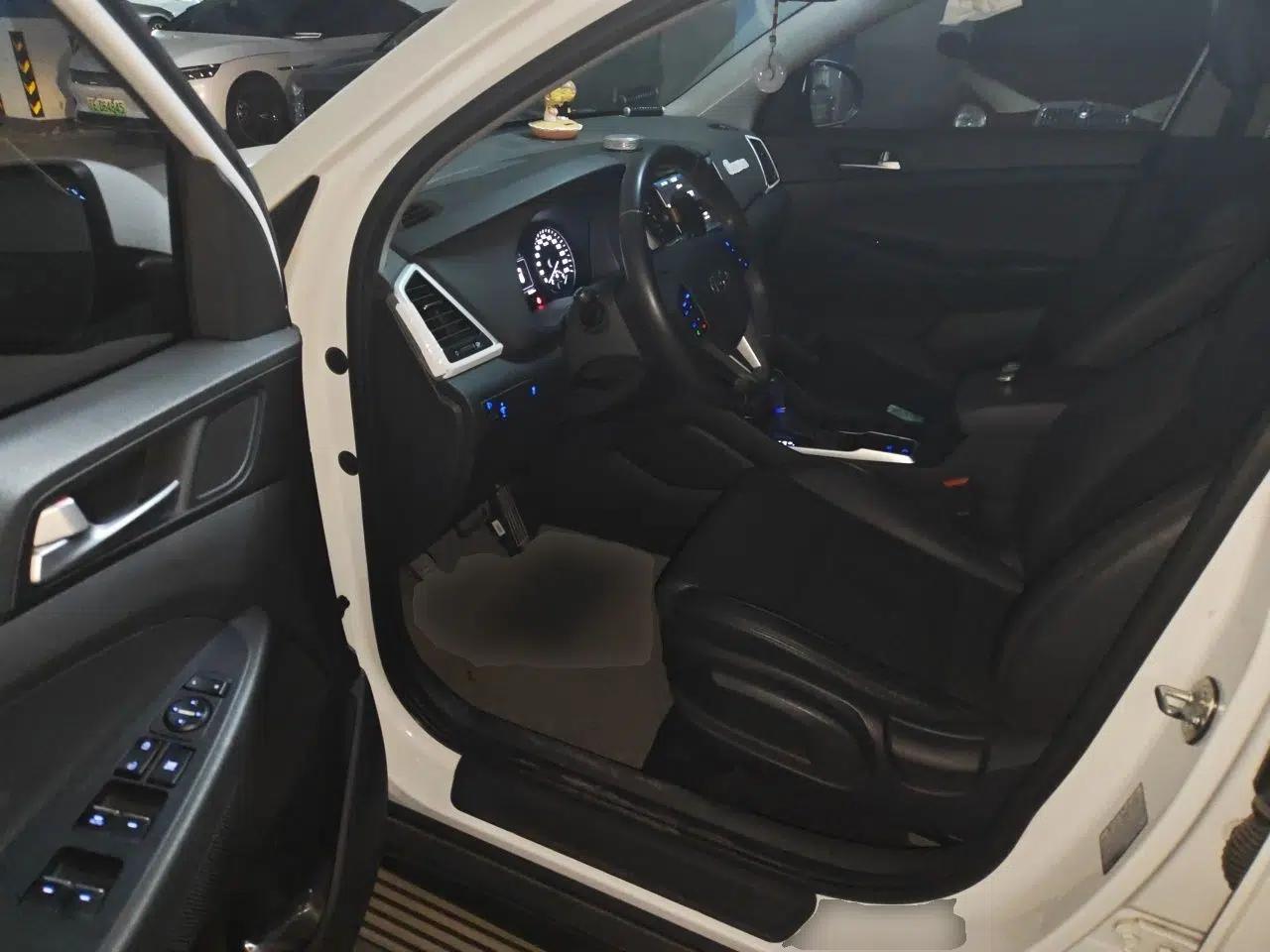 Hyundai Tucson 2015 1.6T Dual-Clutch Two-Wheel-Drive Smart Model — миниатюра 17