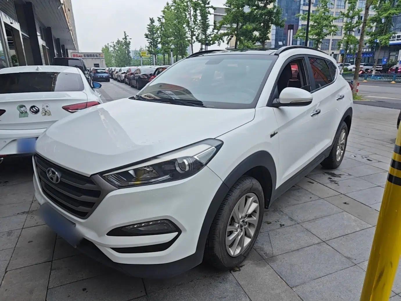 Hyundai Tucson 2018 1.6T Dual-Clutch Two-Wheel Drive 15th Anniversary Special Edition — миниатюра 1