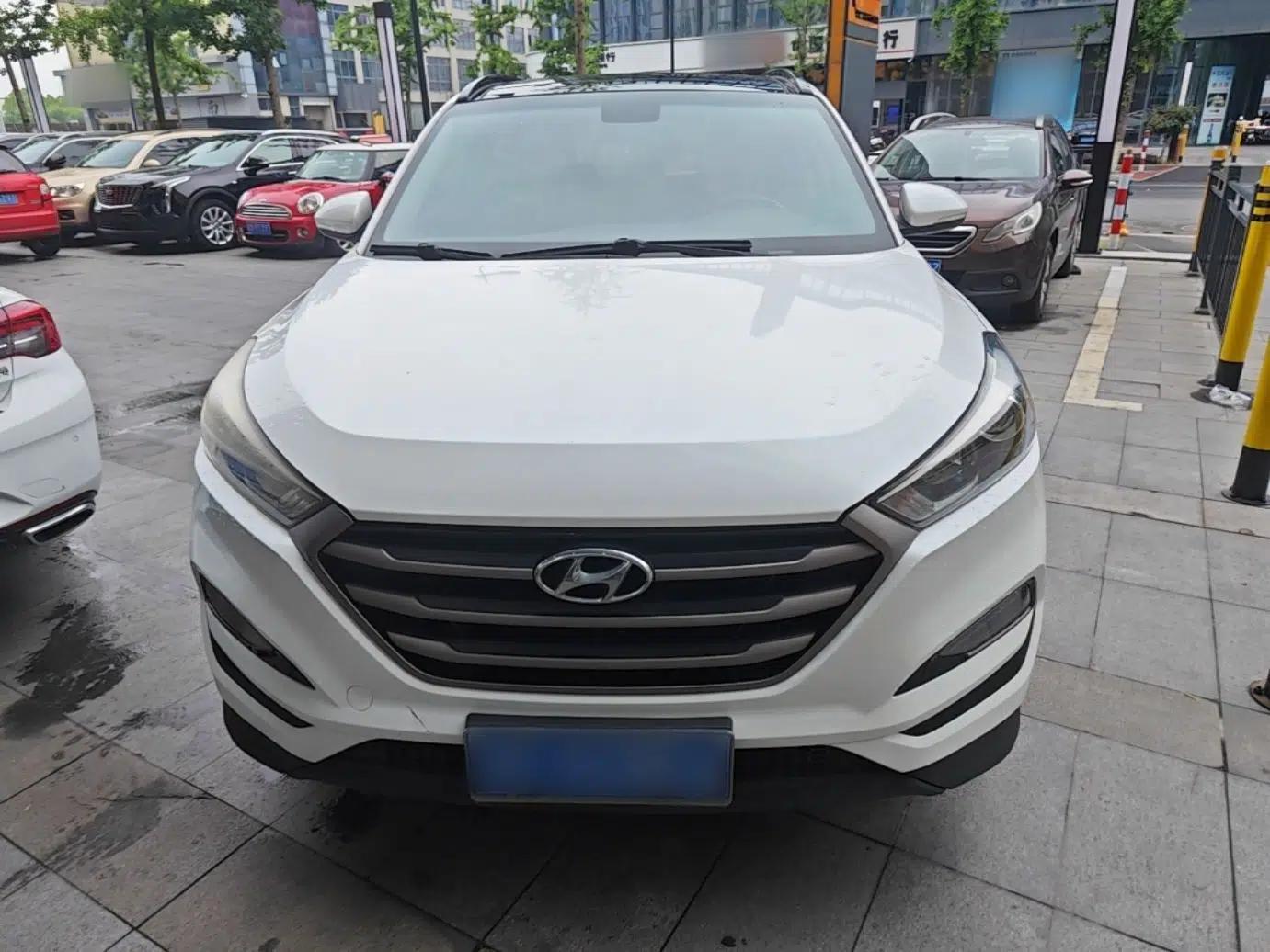 Hyundai Tucson 2018 1.6T Dual-Clutch Two-Wheel Drive 15th Anniversary Special Edition — миниатюра 2