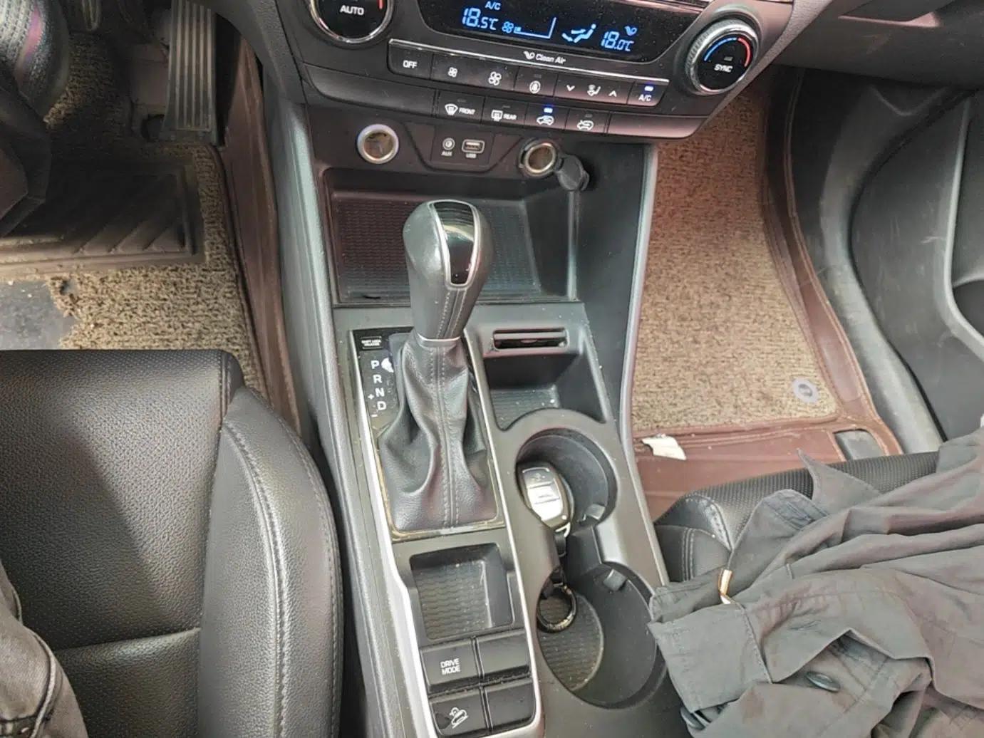 Hyundai Tucson 2018 1.6T Dual-Clutch Two-Wheel Drive 15th Anniversary Special Edition — миниатюра 17