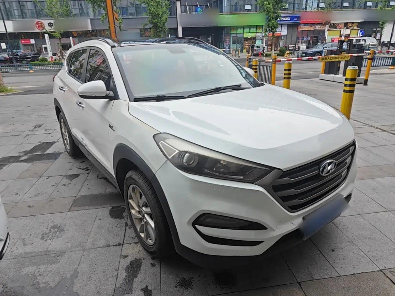 Hyundai Tucson 2018 1.6T Dual-Clutch Two-Wheel Drive 15th Anniversary Special Edition — миниатюра 3