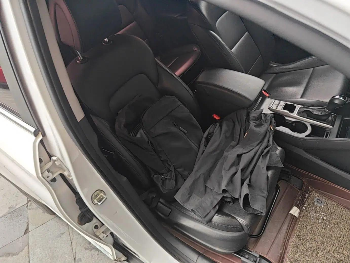 Hyundai Tucson 2018 1.6T Dual-Clutch Two-Wheel Drive 15th Anniversary Special Edition — миниатюра 23