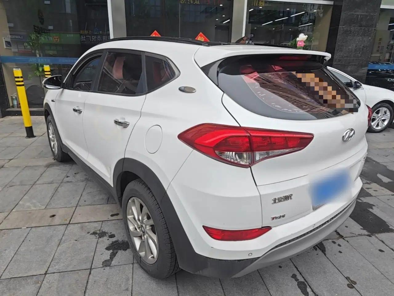 Hyundai Tucson 2018 1.6T Dual-Clutch Two-Wheel Drive 15th Anniversary Special Edition — миниатюра 4