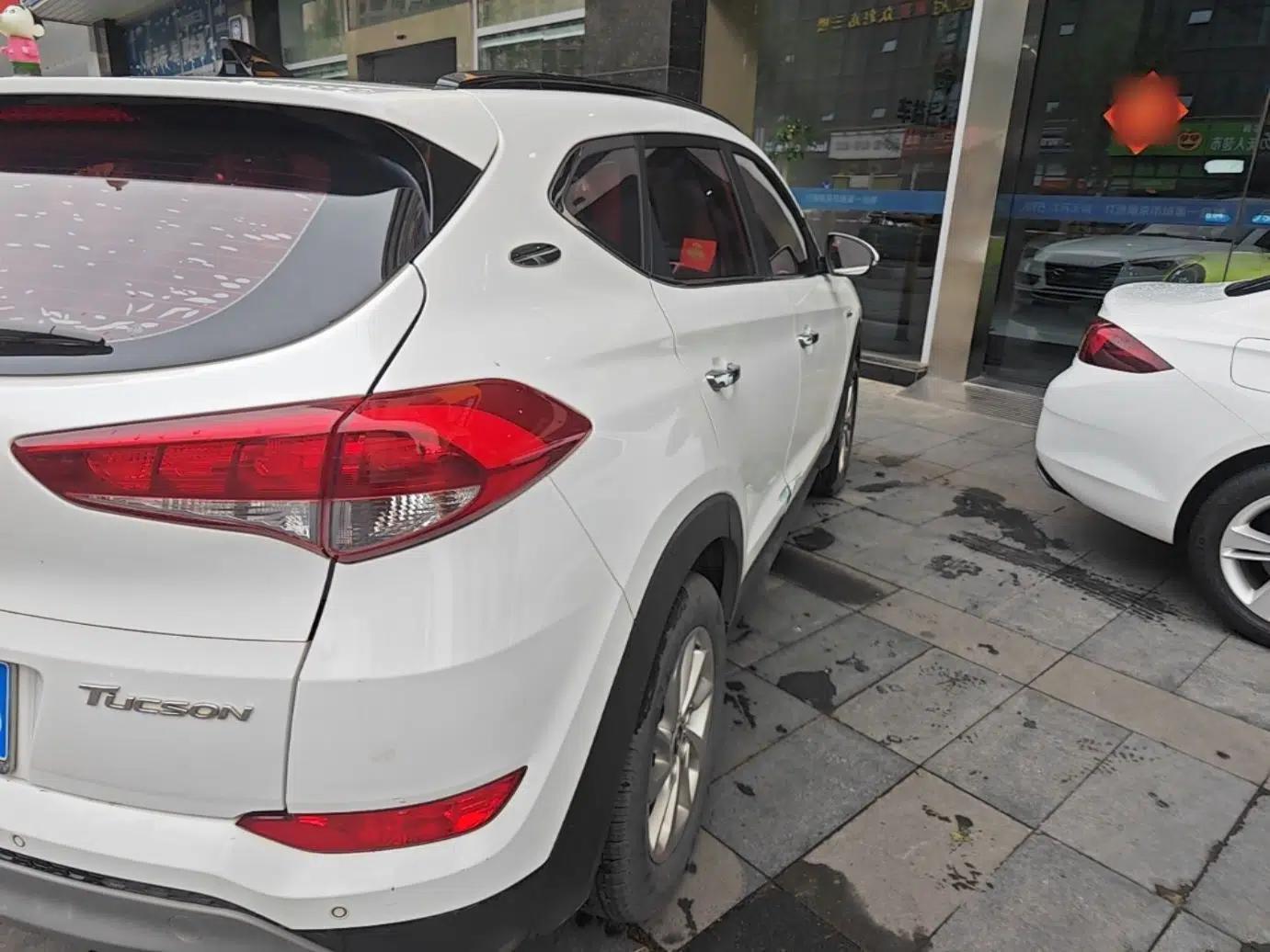 Hyundai Tucson 2018 1.6T Dual-Clutch Two-Wheel Drive 15th Anniversary Special Edition — миниатюра 7