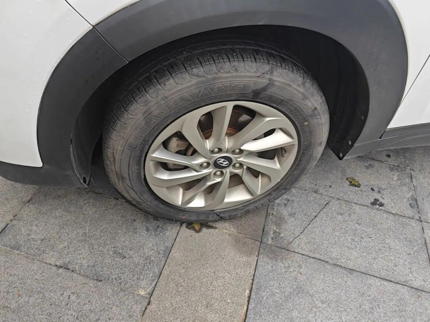 Hyundai Tucson 2018 1.6T Dual-Clutch Two-Wheel Drive 15th Anniversary Special Edition — миниатюра 8