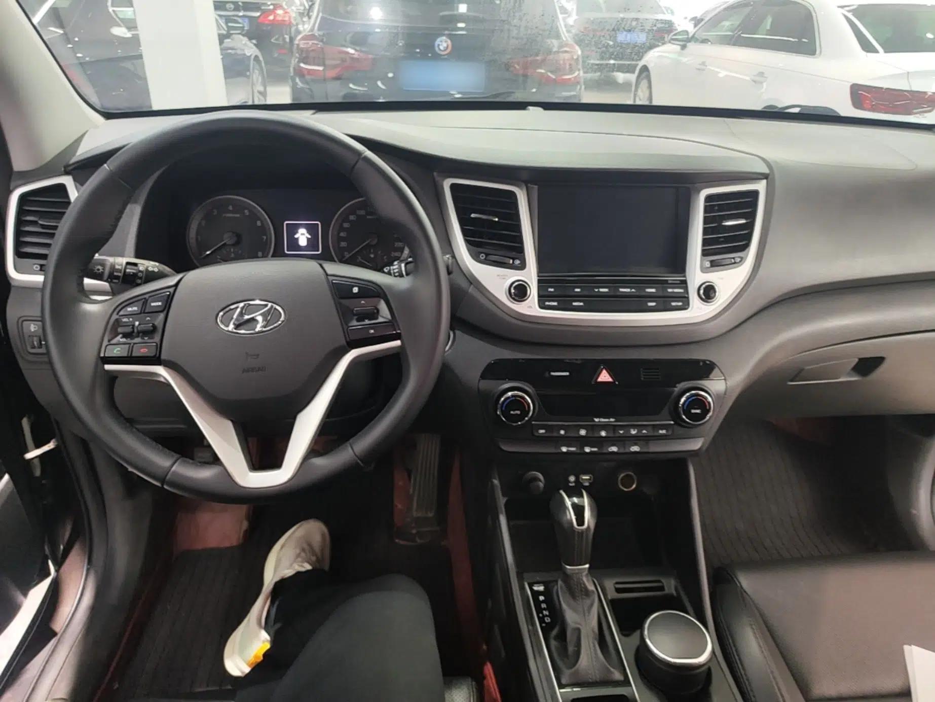Hyundai Tucson 2015 1.6T Dual-Clutch Two-Wheel-Drive Smart Model — миниатюра 13